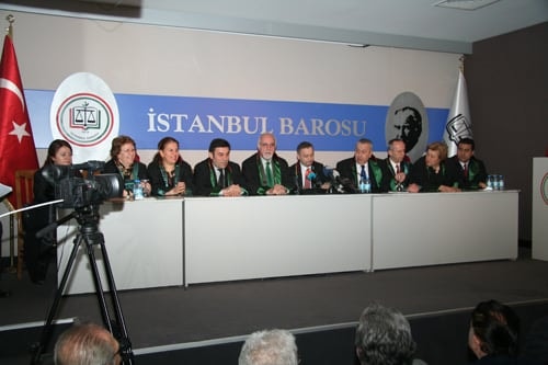 Baroya Karşı Hukuksuzlukların, Sindirme Ve Yıldırma Girişimlerinin Yoğunlaşması Üzerine İstanbul Barosu Yönetim Kurulu Olağanüstü Genel Kurul Kararı Aldı
 - 11