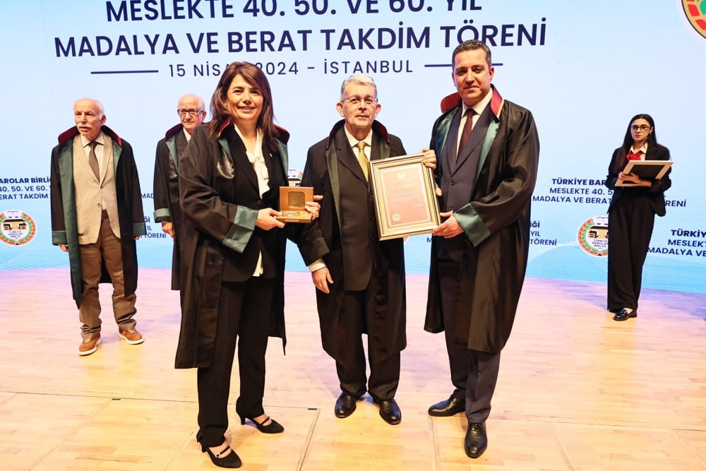 Meslekte 40, 50 ve 60 Yılını Dolduran Meslektaşlarımıza Plaket Verildi - 300
