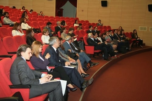 Üçüncü Yılında Kentsel Dönüşüm Uygulamaları
 - 9