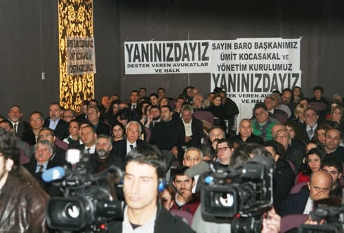 Baroya Karşı Hukuksuzlukların, Sindirme Ve Yıldırma Girişimlerinin Yoğunlaşması Üzerine İstanbul Barosu Yönetim Kurulu Olağanüstü Genel Kurul Kararı Aldı
 - 40