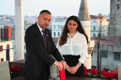 Kurgusal Duruşma Yarışmasında Bölge Birincisi Olan İstanbul Barosu Takımı Baro Yönetimince De Ödüllendirildi
 - 3