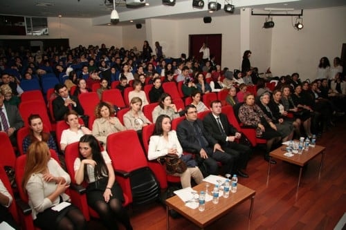 En Fazla Şiddete Sağlık Personeli Uğruyor

 - 9
