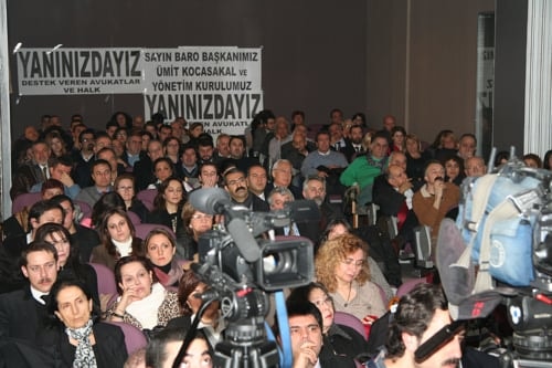 Baroya Karşı Hukuksuzlukların, Sindirme Ve Yıldırma Girişimlerinin Yoğunlaşması Üzerine İstanbul Barosu Yönetim Kurulu Olağanüstü Genel Kurul Kararı Aldı
 - 28