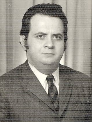 Prof. Dr. Çetin Özek
Yaşamını Yitirdi