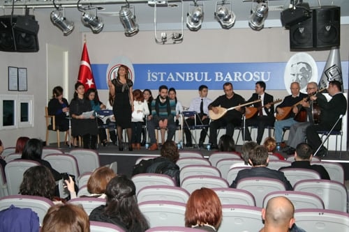 Türk Halk Müziği Koromuz Atatürk’Ün Sevdiği Eserleri Seslendirdi