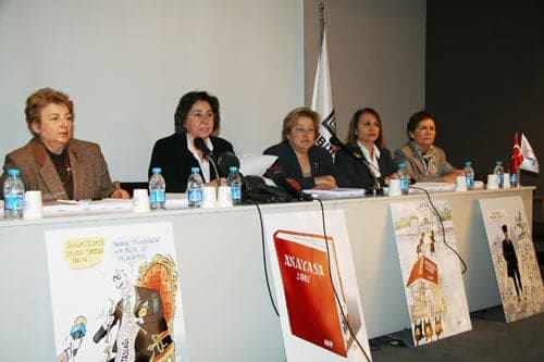 Kadın Kuruluşları: “Anayasa Değişikliği
Girişimi Durdurulmalıdır”