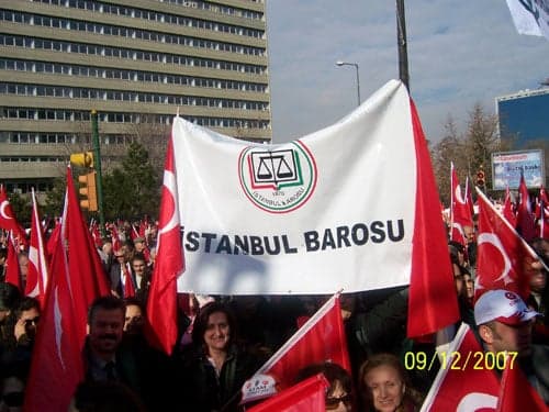 Yargıyı Siyasallaştırma Girişimine
Toplumsal Tepki