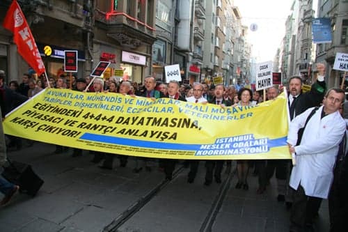 4+4+4 Dayatması Yürüyüşle Protesto Edildi