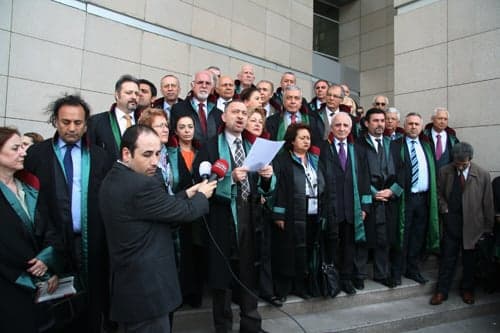 Adalet Dilenmiyoruz: Direniyoruz!