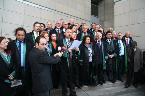 Adalet Dilenmiyoruz: Direniyoruz!