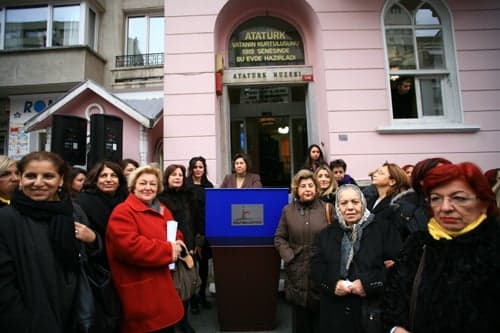 Kadına Yönelik Şiddetin Ortadan Kaldırılması İçin Uluslar Arası Dayanışma Günü