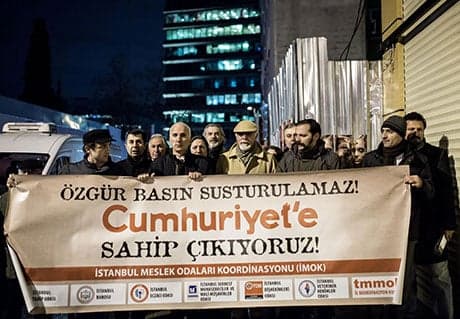 ŞİMDİ CUMHURİYET ZAMANI... Meslek Odalarından Cumhuriyet Gazetesi'ne Destek Yürüyüşü