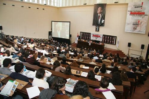 Mesleğe Yeni Başlayan Avukatların Sorunları Forumda Tartışıldı