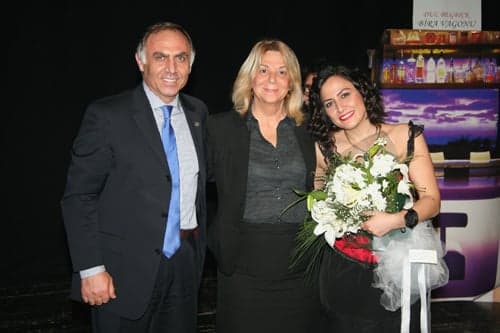 Adam Adamdır