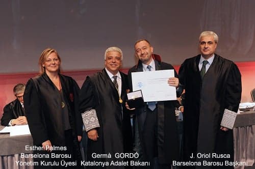Başkan Kocasakal'a Bir Onur Madalyası Da Barselona Barosu’Ndan…