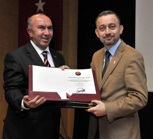 Antalya Barosunca Server Tanilli’Ye Verilen Hukuk Özel Ödülünü Ümit Kocasakal Aldı