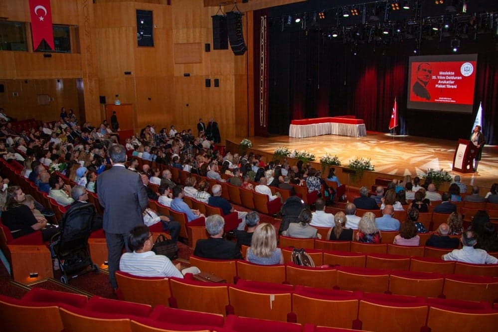 Meslekte 25, 30 ve 35 Yılını Dolduran Meslektaşlarımıza Plaket Verildi