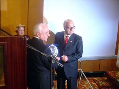 Mahmut Esat Bozkurt Hukuk Ödülü
Sabih Kanadoğlu’Na Verildi
